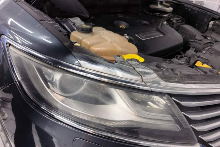 Used Lincoln MKC 2014 2.0T Four-Wheel Drive Prestige Edition Right Front Headlight