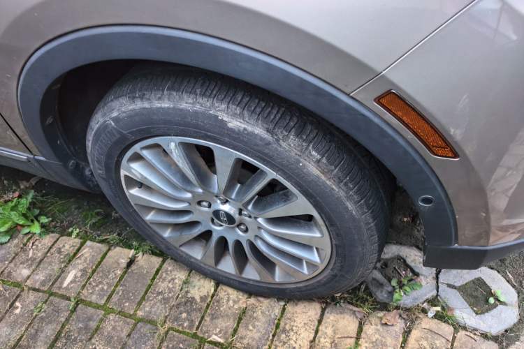 Used Lincoln MKC 2014 2.0T Four-Wheel Drive Luxury Edition Right Front Wheel Hub