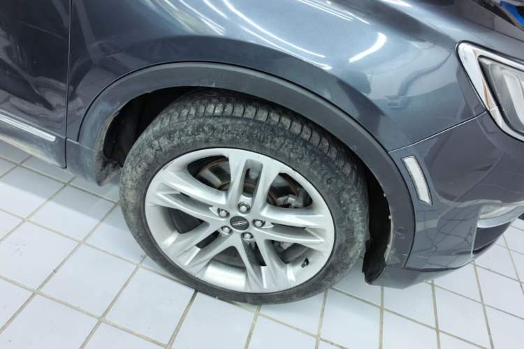 Used Lincoln MKC 2014 2.0T Four-Wheel Drive Prestige Edition Right Front Wheel Hub