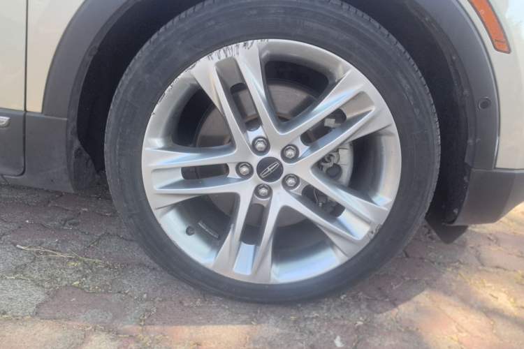 Used Lincoln MKC 2014 2.0T Four-Wheel Drive Prestige Edition Right Front Wheel Hub
