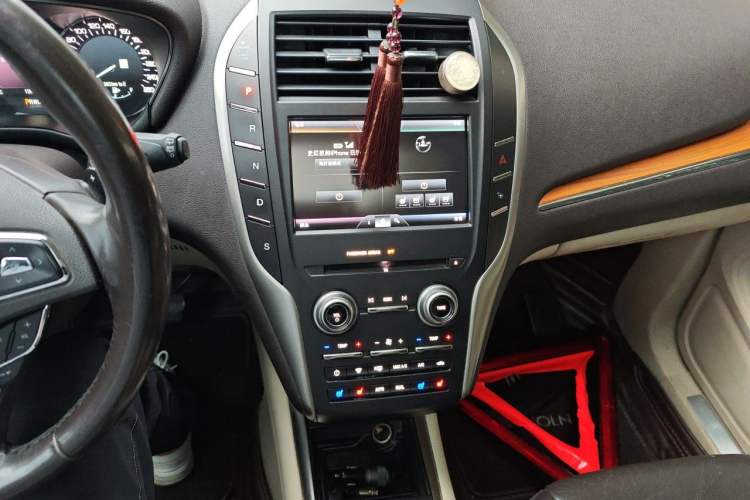 Used Lincoln MKC 2014 2.0T Two-Wheel-Drive Luxury Edition Audio And AC Panel
