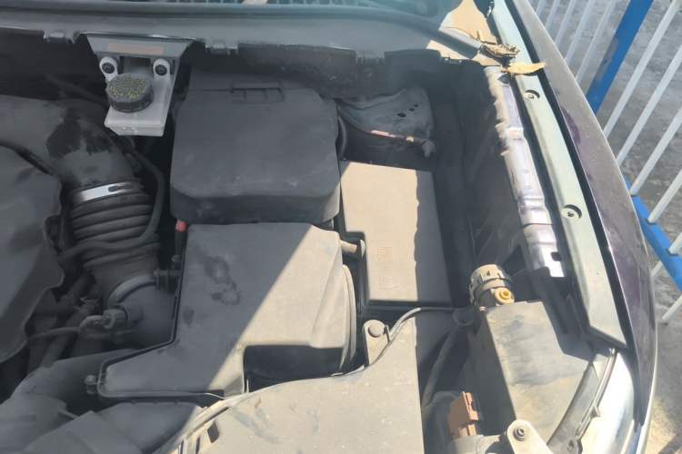 Used Lincoln MKC 2014 2.0T Two-Wheel Drive Deluxe Edition Engine Bay Left