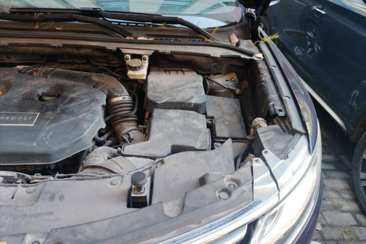 Used Lincoln MKC 2014 2.0T Two-Wheel-Drive Luxury Edition Engine Bay Left