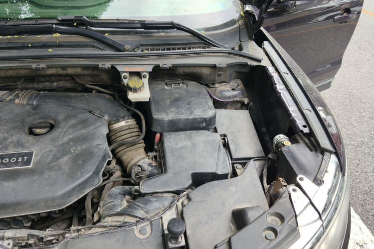 Used Lincoln MKC 2014 2.0T Two-Wheel Drive Deluxe Edition Engine Bay Left