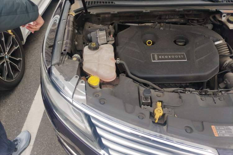 Used Lincoln MKC 2014 2.0T Four-Wheel Drive Luxury Edition Engine Bay Right