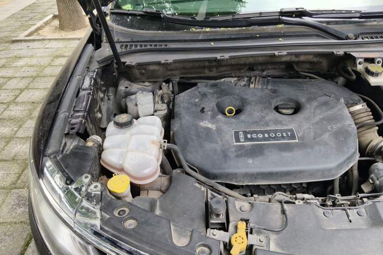 Used Lincoln MKC 2014 2.0T Two-Wheel Drive Deluxe Edition Engine Bay Right
