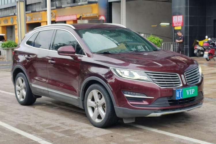 Used Lincoln MKC 2014 2.0T Two-Wheel Drive Deluxe Edition Front Right 45 Deg