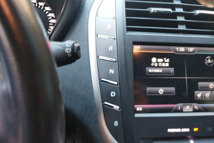 Used Lincoln MKC 2014 2.0T Two-Wheel-Drive Luxury Edition Gear Lever