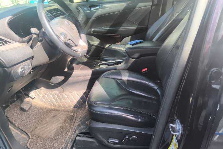 Used Lincoln MKC 2014 2.0T Two-Wheel Drive Deluxe Edition Left Front Seat