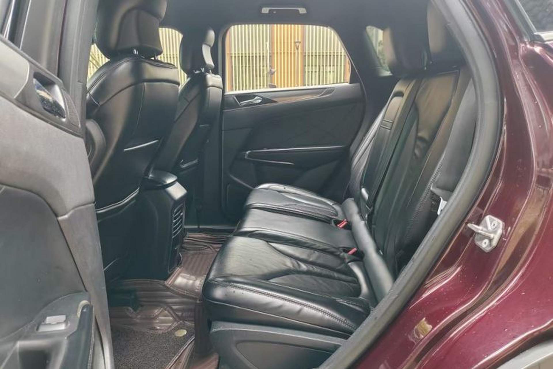 Used Lincoln MKC 2014 2.0T Two-Wheel Drive Deluxe Edition Left Rear Seat