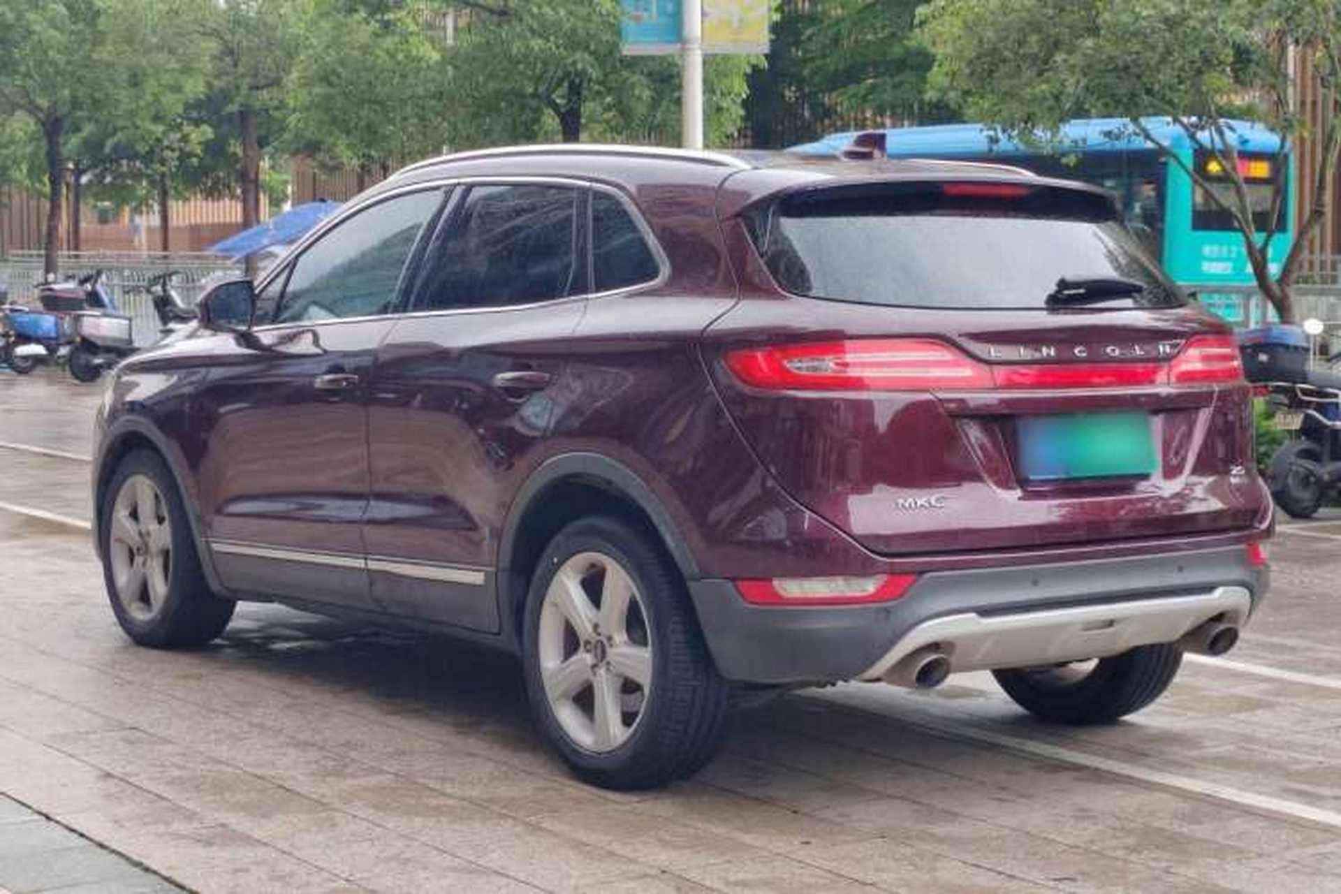 Used Lincoln MKC 2014 2.0T Two-Wheel Drive Deluxe Edition Left Side