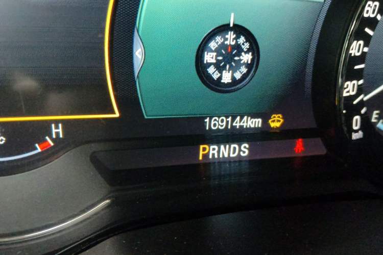 Used Lincoln MKC 2014 2.0T Two-Wheel Drive Deluxe Edition Odometer Close Up