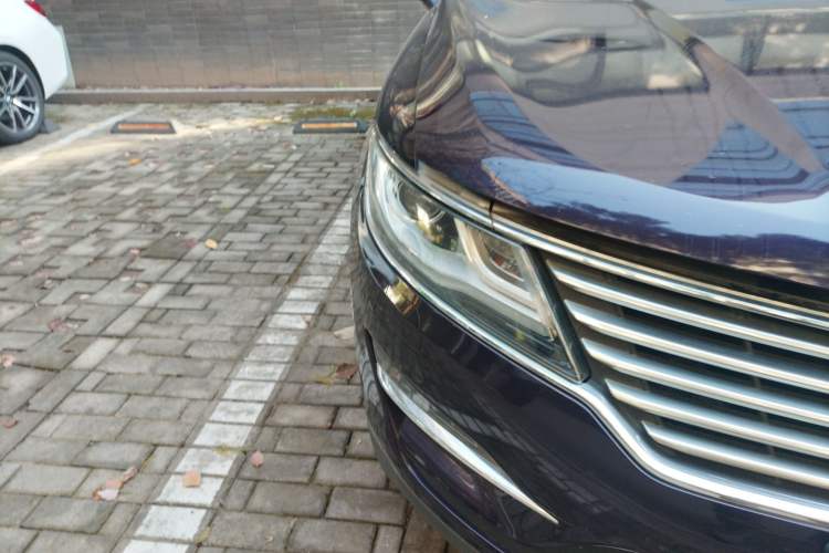 Used Lincoln MKC 2014 2.0T Two-Wheel-Drive Luxury Edition Right Front Headlight