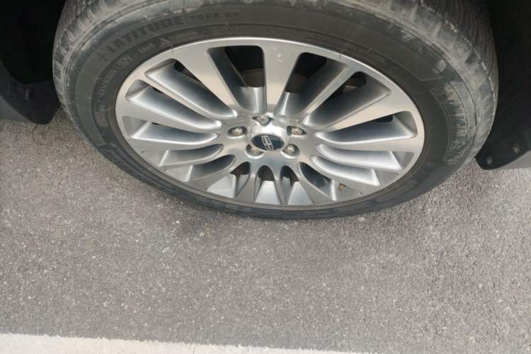 Used Lincoln MKC 2014 2.0T Four-Wheel Drive Luxury Edition Right Front Wheel Hub