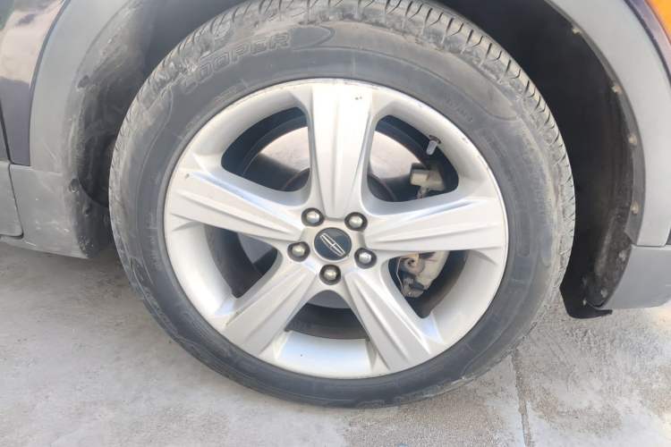 Used Lincoln MKC 2014 2.0T Two-Wheel Drive Deluxe Edition Right Front Wheel Hub