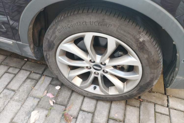 Used Lincoln MKC 2014 2.0T Two-Wheel-Drive Luxury Edition Right Front Wheel Hub