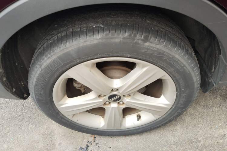 Used Lincoln MKC 2014 2.0T Two-Wheel Drive Deluxe Edition Right Rear Wheel Hub