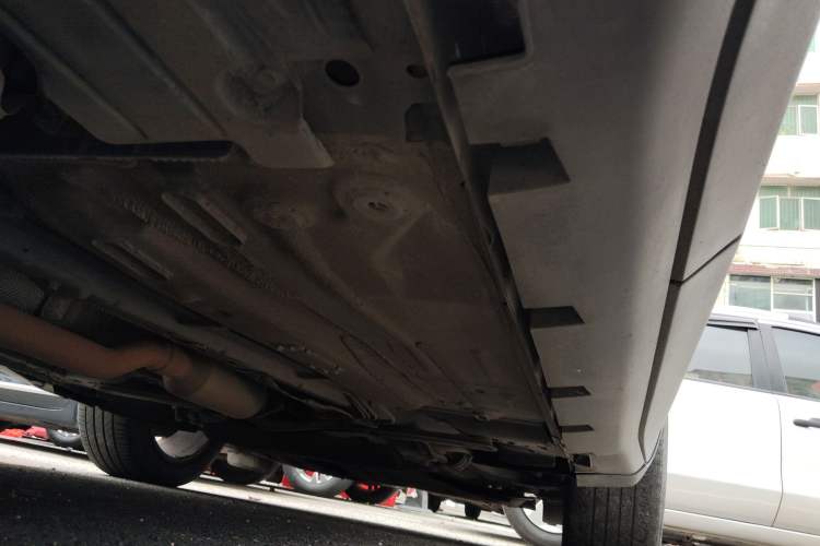 Used Lincoln MKC 2014 2.0T Two-Wheel Drive Deluxe Edition Right Side Sill