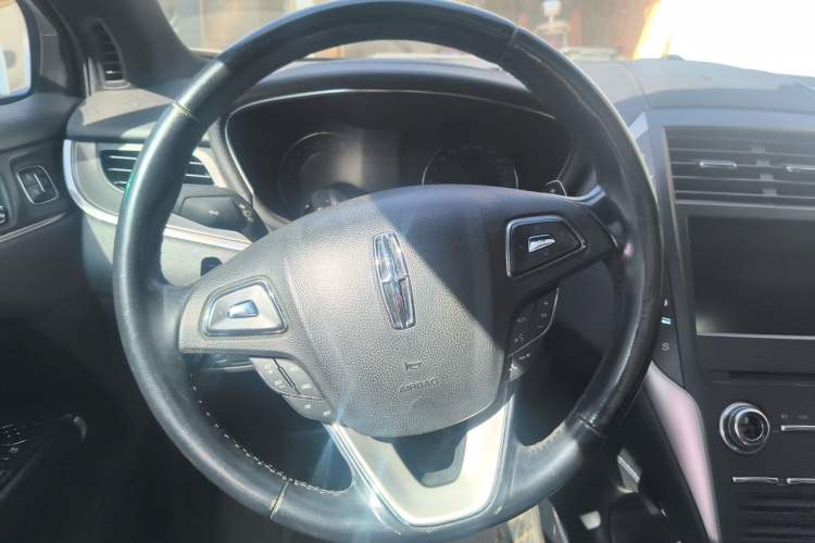 Used Lincoln MKC 2014 2.0T Two-Wheel Drive Deluxe Edition Steering Wheel