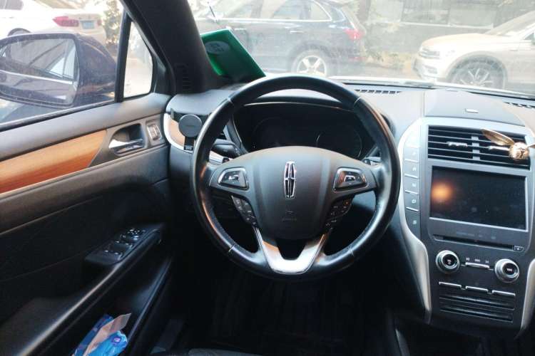 Used Lincoln MKC 2014 2.0T Two-Wheel-Drive Luxury Edition Steering Wheel