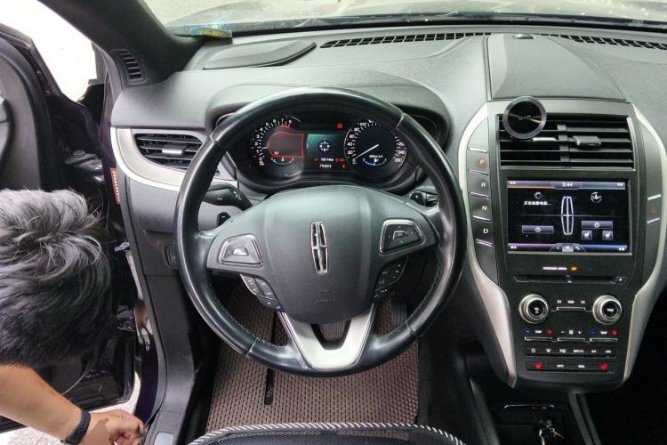Used Lincoln MKC 2014 2.0T Two-Wheel Drive Deluxe Edition Steering Wheel