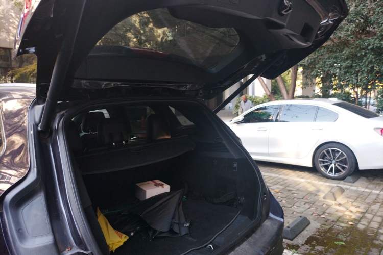 Used Lincoln MKC 2014 2.0T Two-Wheel-Drive Luxury Edition Trunk