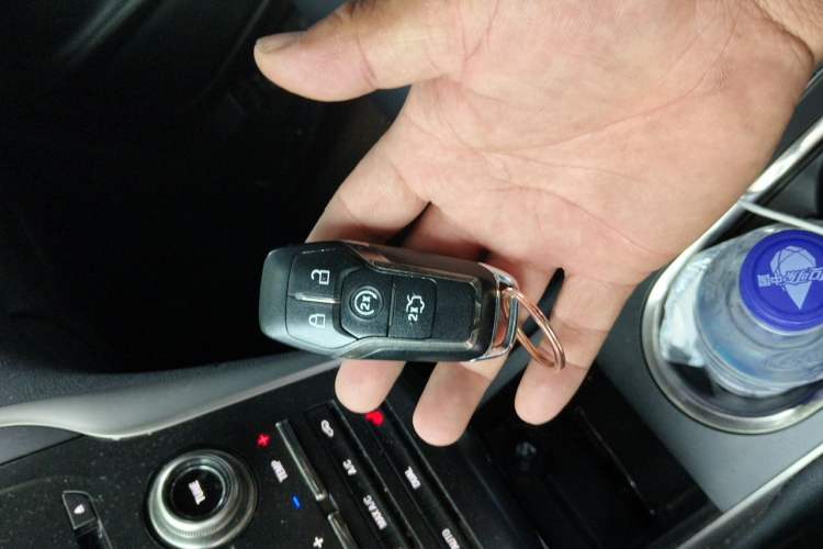 Used Lincoln MKC 2014 2.0T Two-Wheel Drive Deluxe Edition Vehicle Key