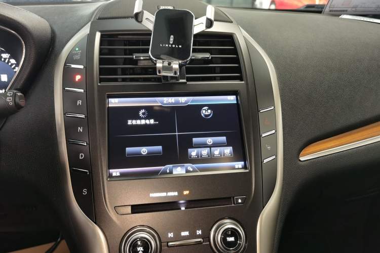 Used Lincoln MKC 2014 2.0T Two-Wheel-Drive Luxury Edition Audio And AC Panel