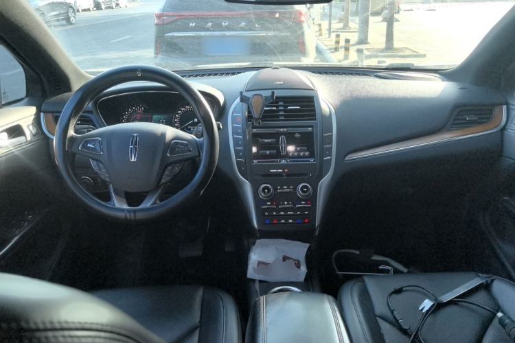 Used Lincoln MKC 2014 2.0T Two-Wheel-Drive Luxury Edition Center Console