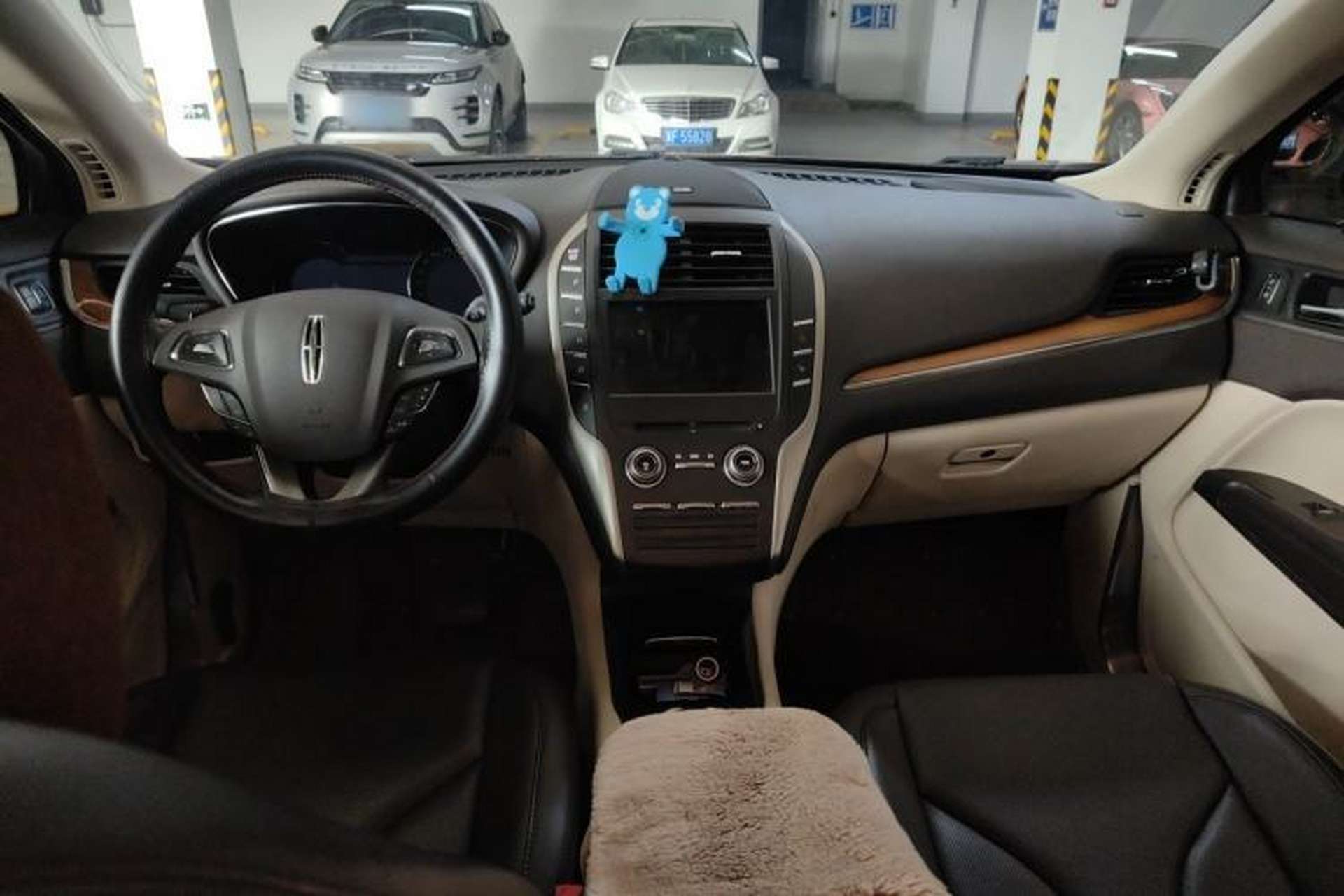 Used Lincoln MKC 2014 2.0T Four-Wheel Drive Luxury Edition Center Console