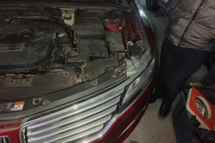Used Lincoln MKC 2014 2.0T Two-Wheel-Drive Luxury Edition Engine Bay Left