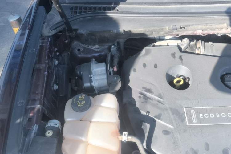 Used Lincoln MKC 2014 2.0T Two-Wheel-Drive Luxury Edition Engine Bay Right