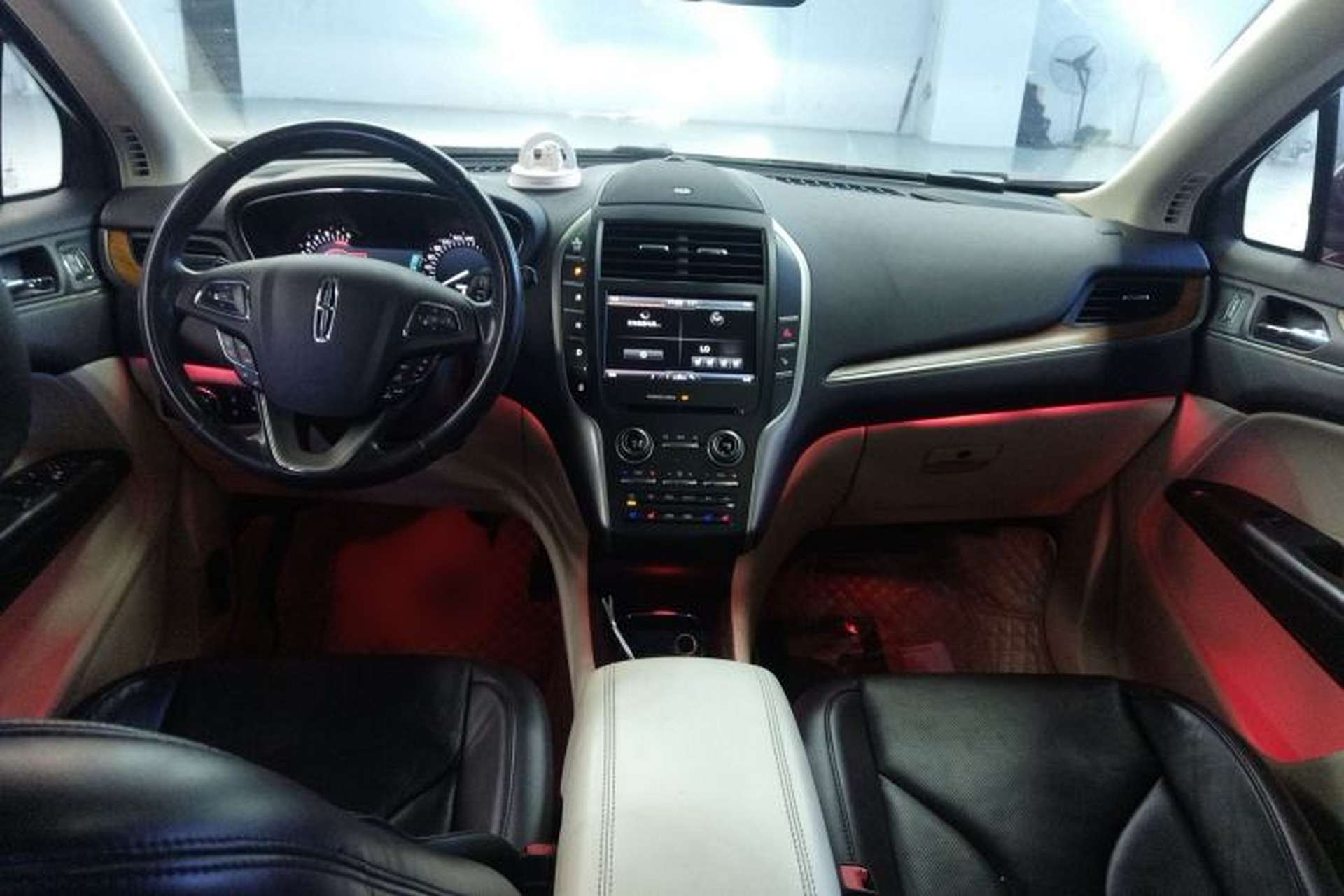 Used Lincoln MKC 2014 2.0T Two-Wheel-Drive Luxury Edition Interior 2