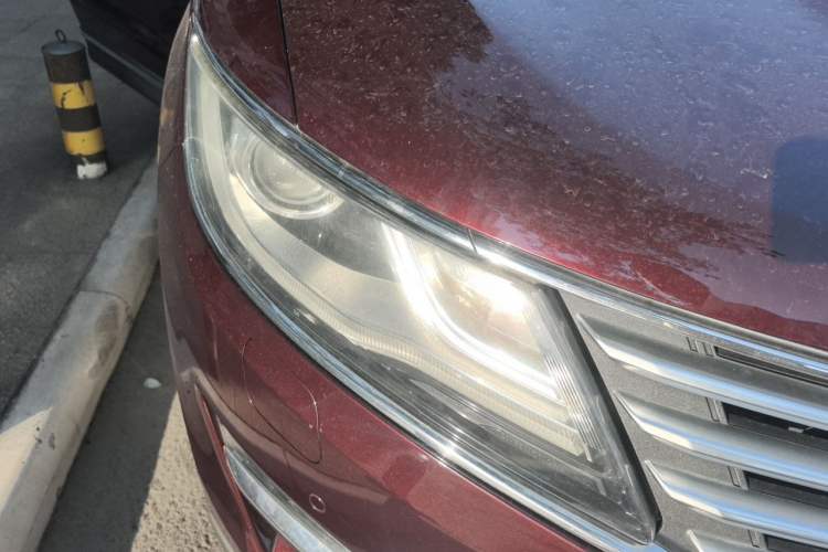 Used Lincoln MKC 2014 2.0T Two-Wheel-Drive Luxury Edition Right Front Headlight