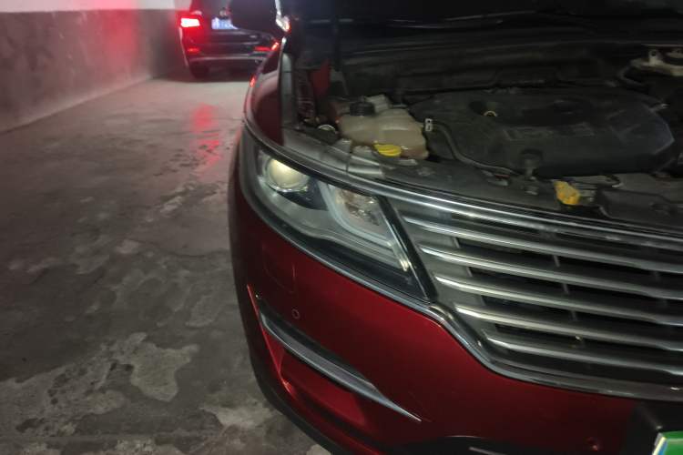 Used Lincoln MKC 2014 2.0T Two-Wheel-Drive Luxury Edition Right Front Headlight