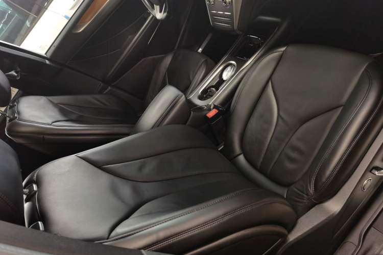 Used Lincoln MKC 2014 2.0T Two-Wheel-Drive Luxury Edition Right Front Seat