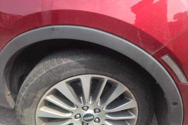 Used Lincoln MKC 2014 2.0T Four-Wheel Drive Luxury Edition Right Front Wheel Hub