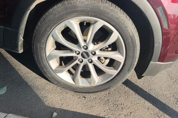 Used Lincoln MKC 2014 2.0T Two-Wheel-Drive Luxury Edition Right Front Wheel Hub