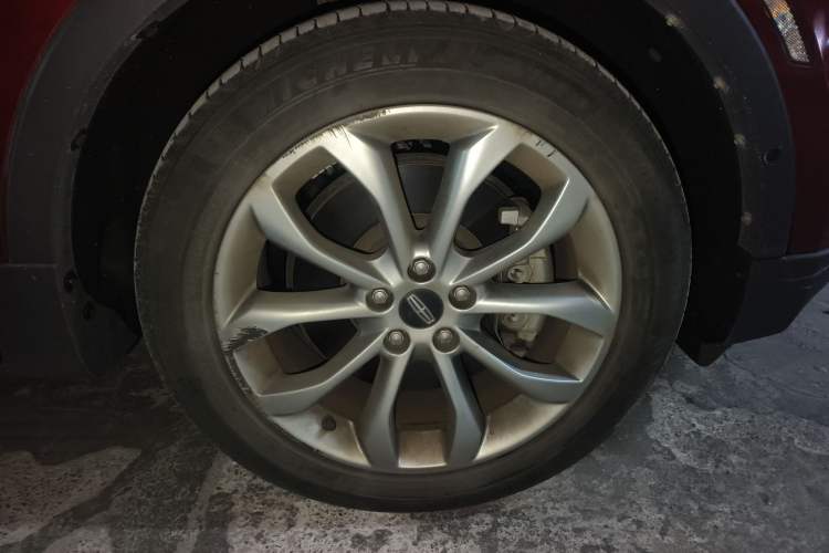 Used Lincoln MKC 2014 2.0T Two-Wheel-Drive Luxury Edition Right Front Wheel Hub