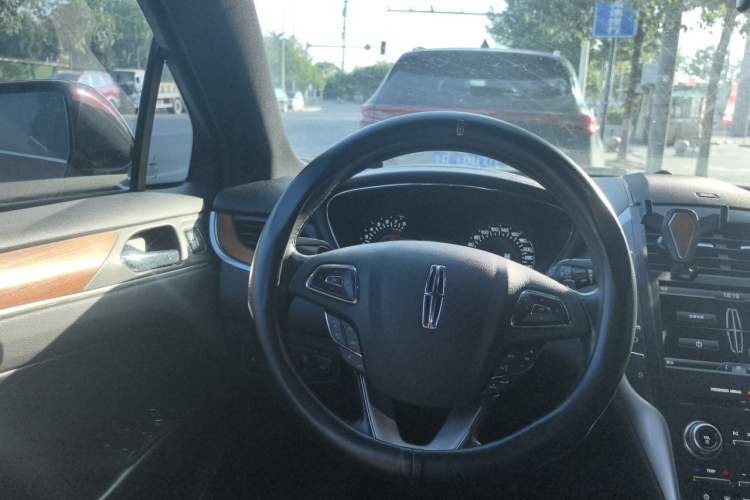 Used Lincoln MKC 2014 2.0T Two-Wheel-Drive Luxury Edition Steering Wheel