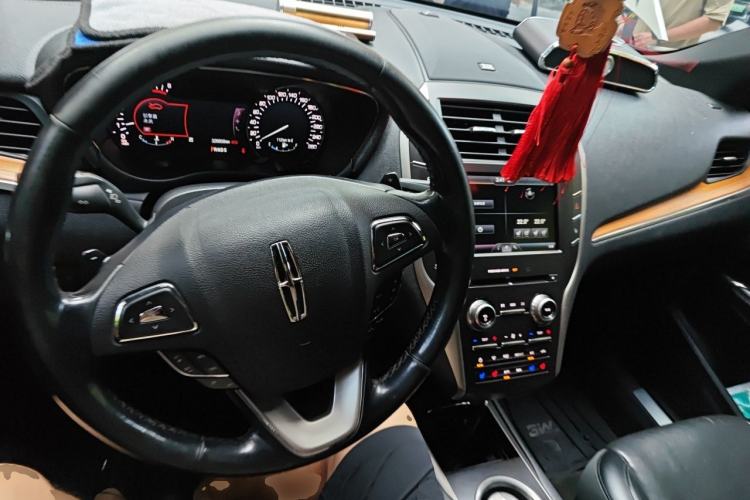 Used Lincoln MKC 2014 2.0T Four-Wheel Drive Luxury Edition Center Console