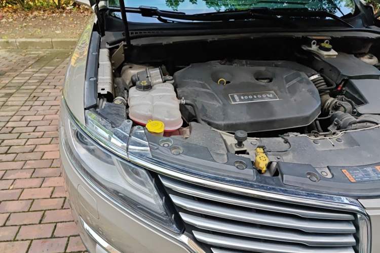 Used Lincoln MKC 2014 2.0T Four-Wheel Drive Luxury Edition Engine Bay Right
