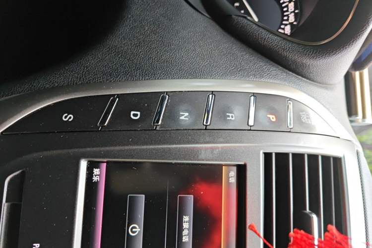 Used Lincoln MKC 2014 2.0T Four-Wheel Drive Luxury Edition Gear Lever