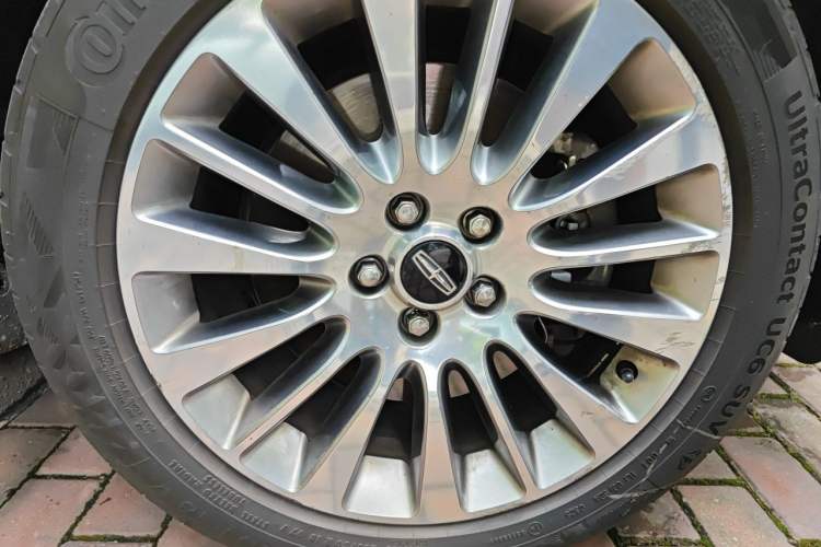 Used Lincoln MKC 2014 2.0T Four-Wheel Drive Luxury Edition Right Front Wheel Hub