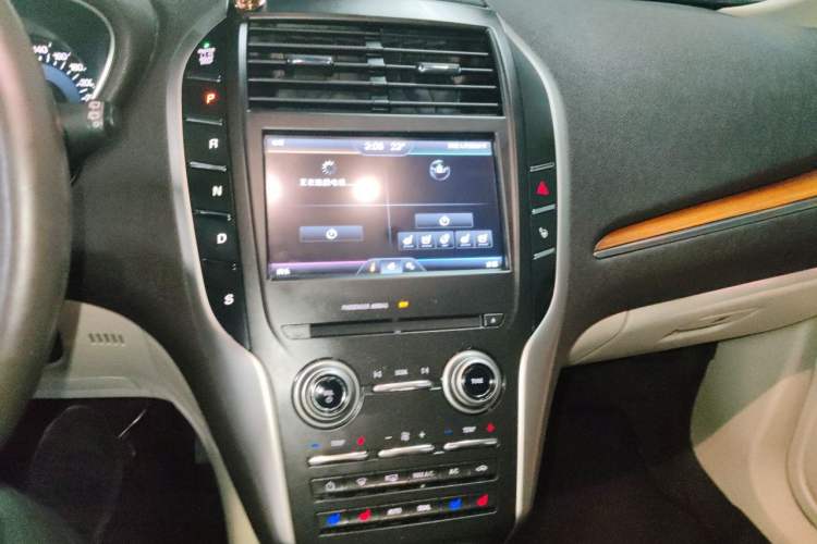 Used Lincoln MKC 2014 2.0T Four-Wheel Drive Prestige Edition Audio And AC Panel