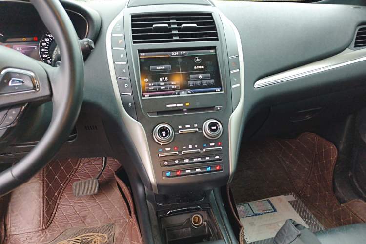 Used Lincoln MKC 2014 2.0T Four-Wheel Drive Luxury Edition Audio And AC Panel