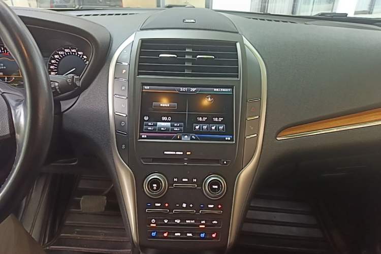 Used Lincoln MKC 2014 2.0T Four-Wheel Drive Luxury Edition Audio And AC Panel