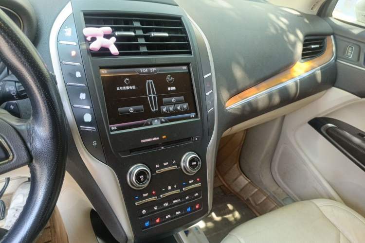 Used Lincoln MKC 2014 2.0T Four-Wheel Drive Luxury Edition Audio And AC Panel