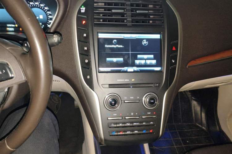 Used Lincoln MKC 2014 2.0T Two-Wheel-Drive Luxury Edition Audio And AC Panel