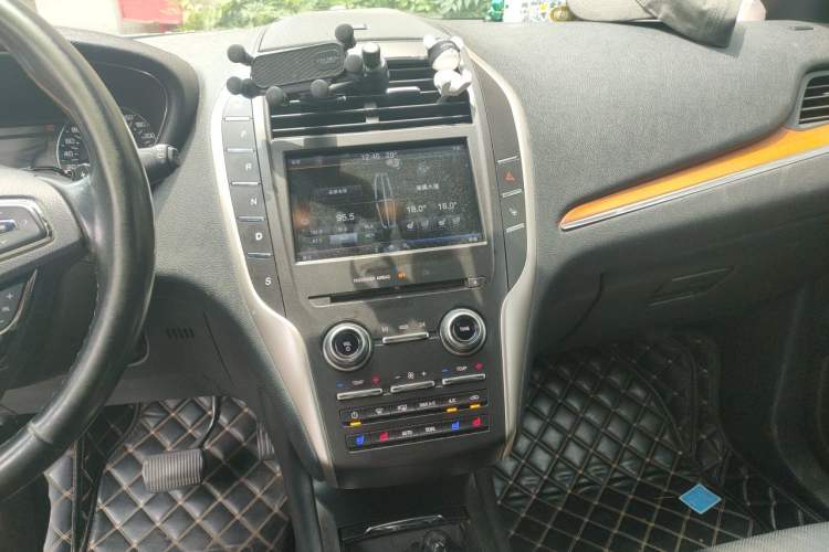 Used Lincoln MKC 2014 2.0T Two-Wheel-Drive Luxury Edition Audio And AC Panel